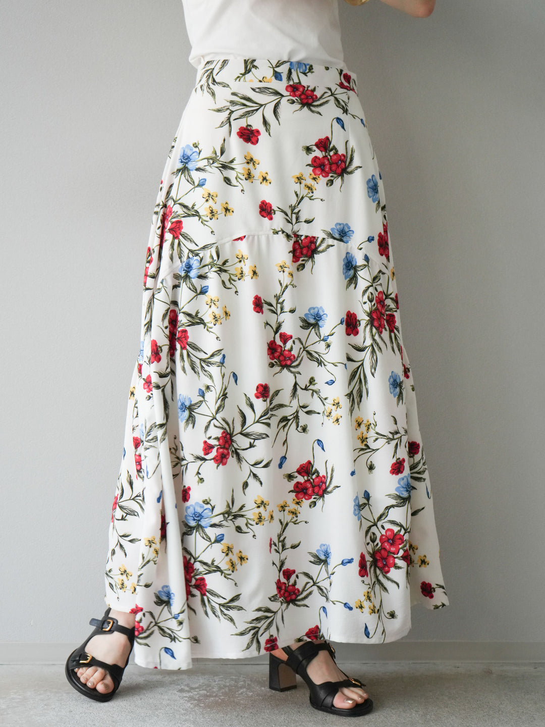 [予約]ボタニカル柄ティアードスカート/オフホワイト