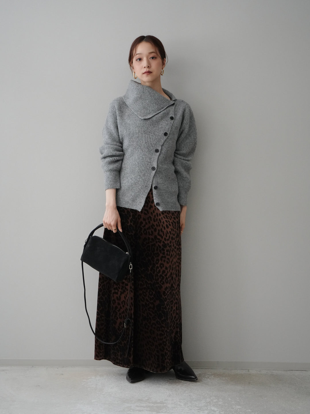 [SET]ハイネックデザインボタンニットカーディガン+レオパードベロアナロースカート(2set)