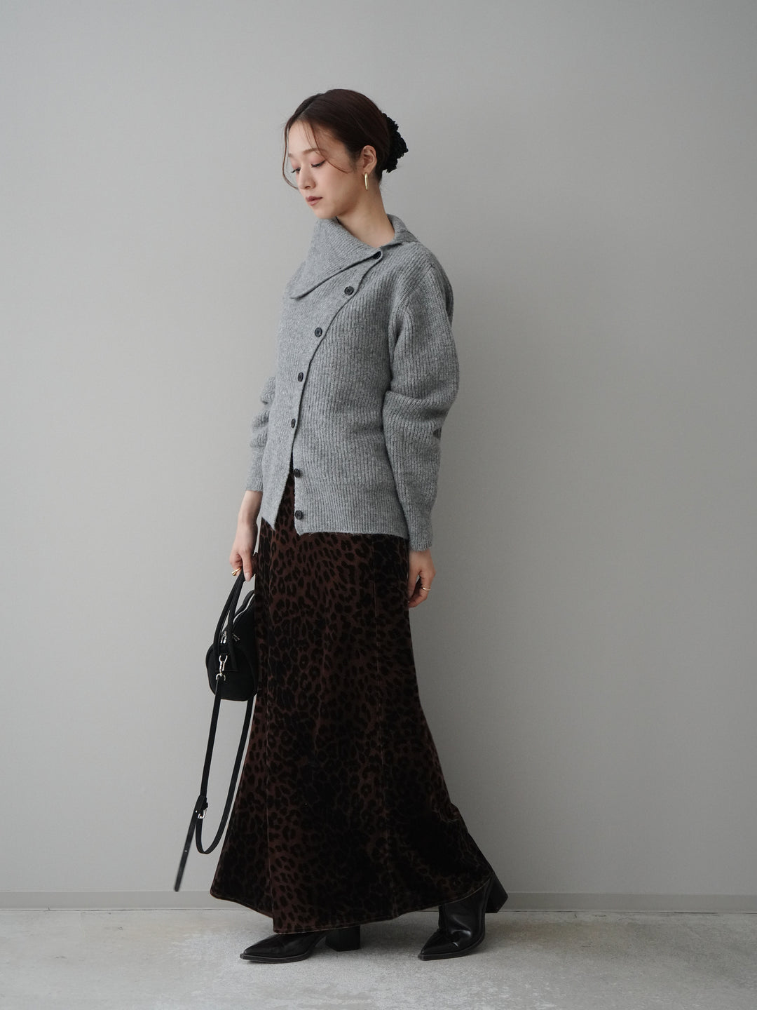 [SET]ハイネックデザインボタンニットカーディガン+レオパードベロアナロースカート(2set)