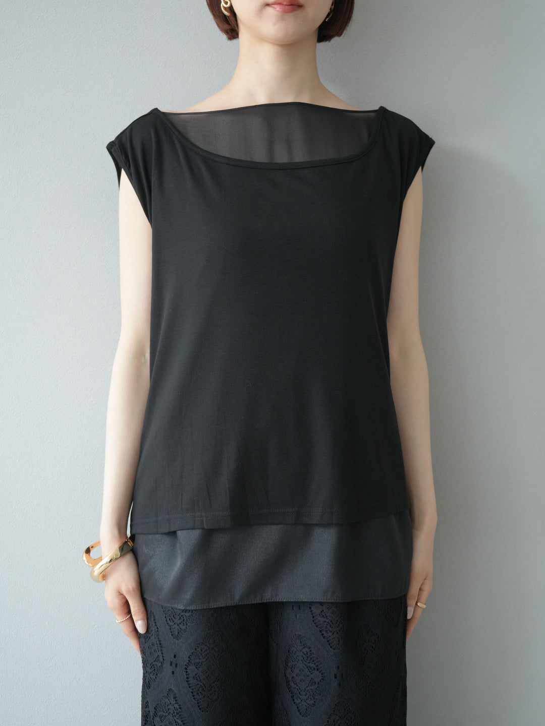 [預訂] 雙向透視多層垂墜上衣/黑色