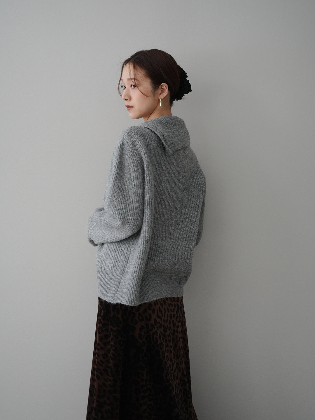 [SET]ハイネックデザインボタンニットカーディガン+レオパードベロアナロースカート(2set)