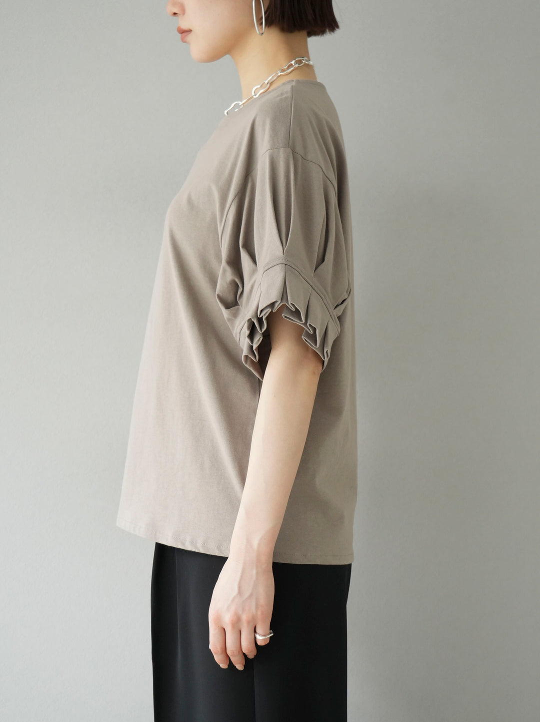 [Pre-order] Tuck sleeve T-shirt/beige
