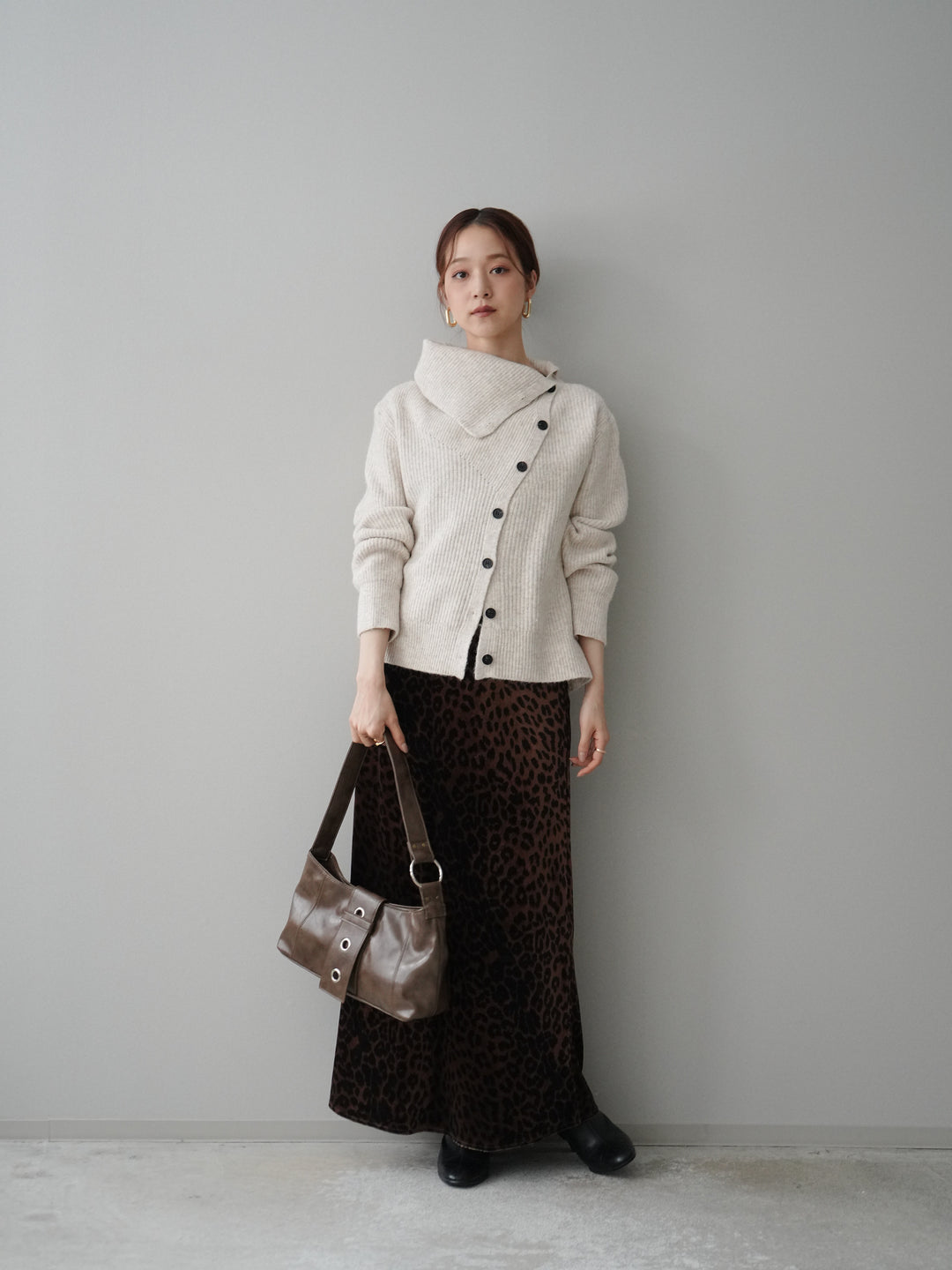 [SET]ハイネックデザインボタンニットカーディガン+レオパードベロアナロースカート(2set)