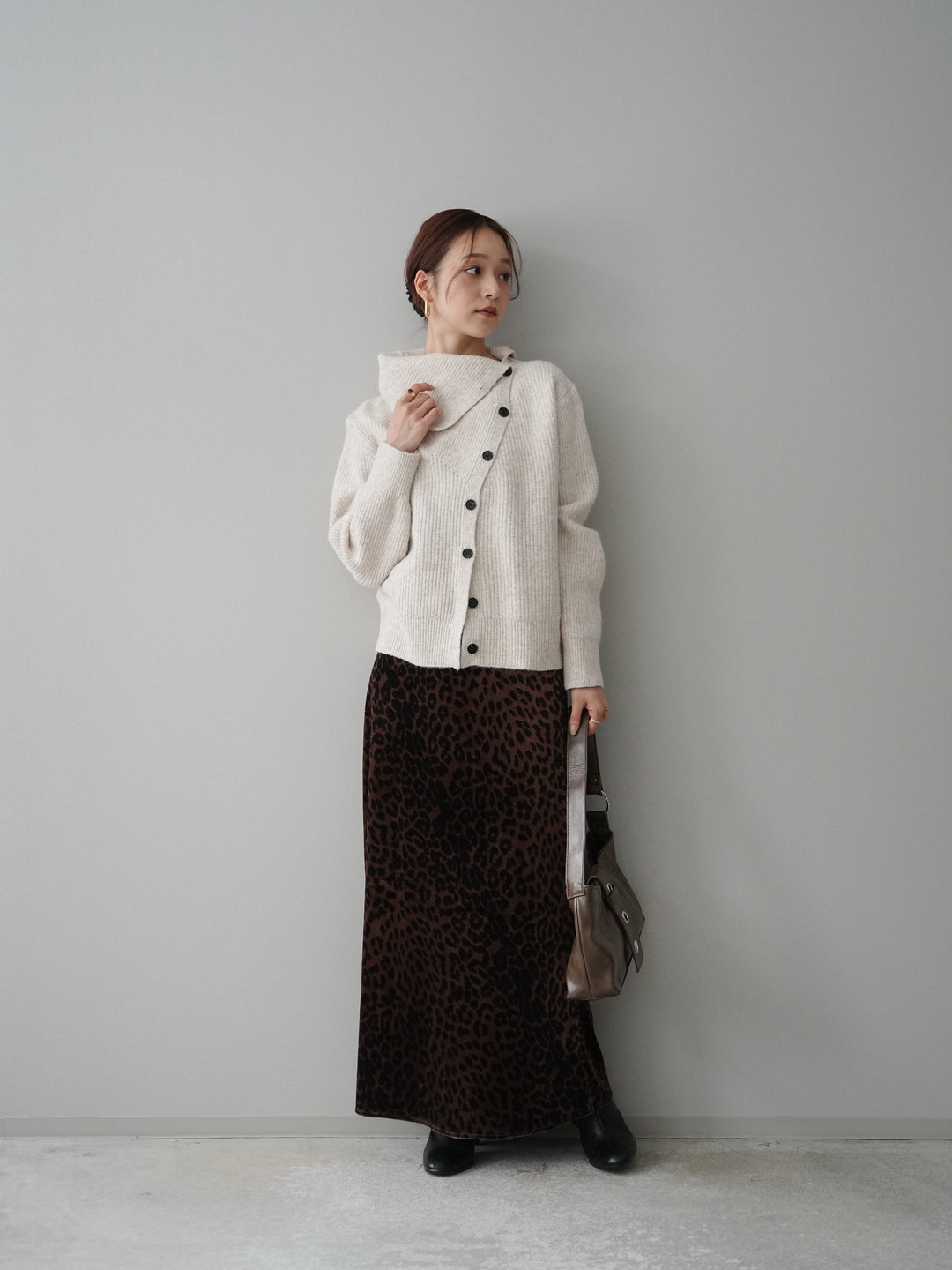 [SET]ハイネックデザインボタンニットカーディガン+レオパードベロアナロースカート(2set)
