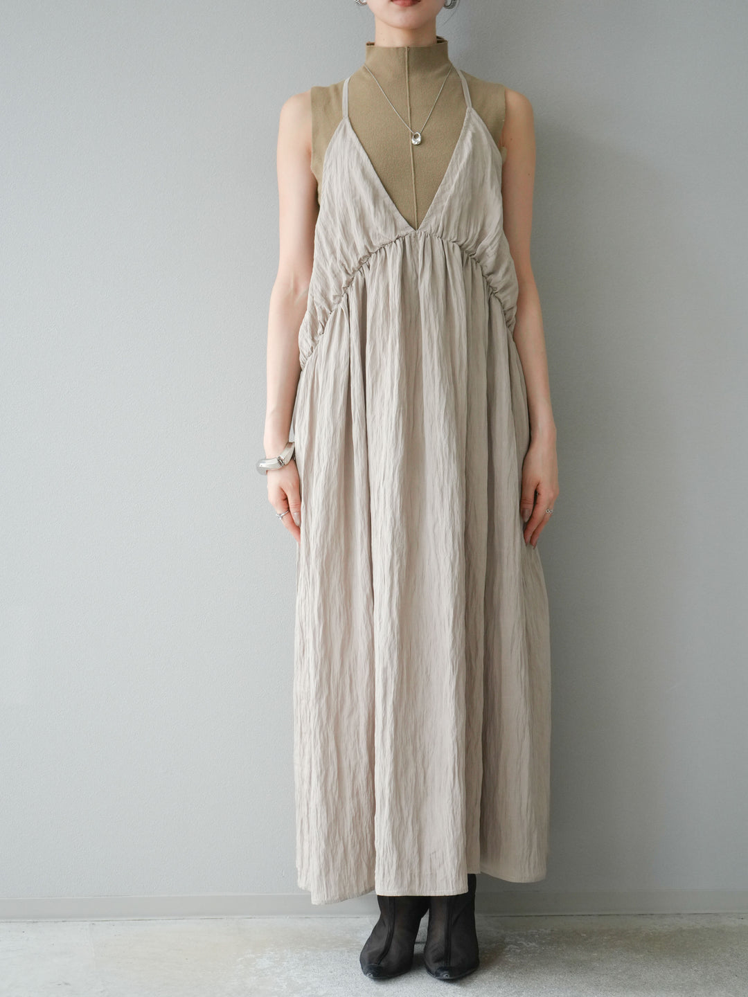 [予約]シボ加工シャイニーキャミワンピース/ベージュ