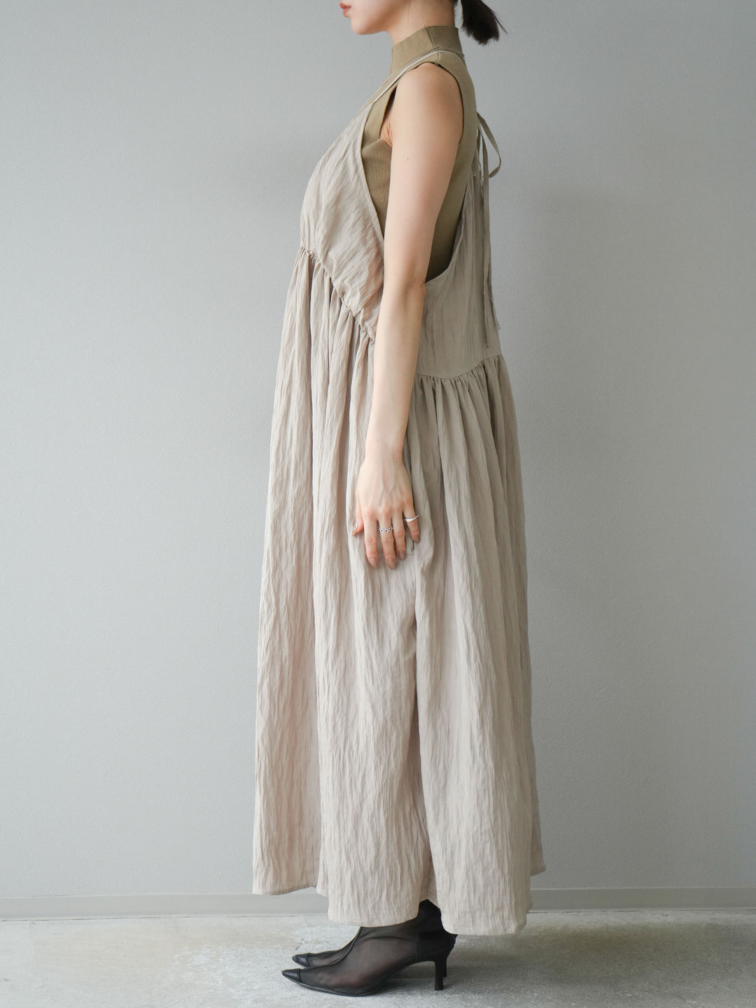 [予約]シボ加工シャイニーキャミワンピース/ベージュ