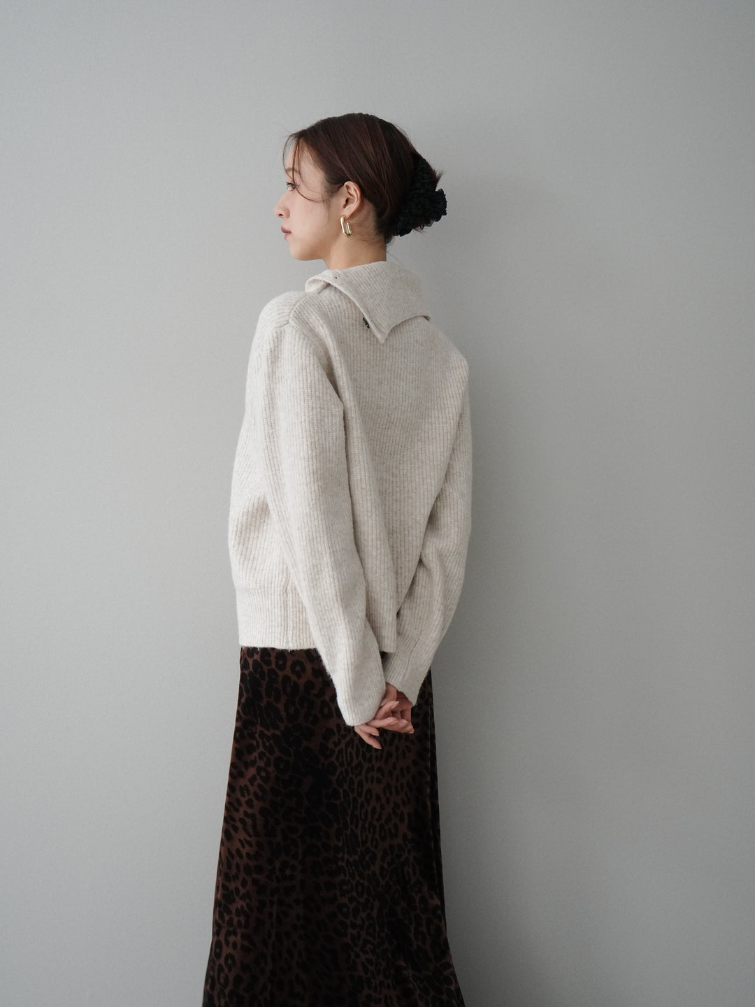 [SET]ハイネックデザインボタンニットカーディガン+レオパードベロアナロースカート(2set)
