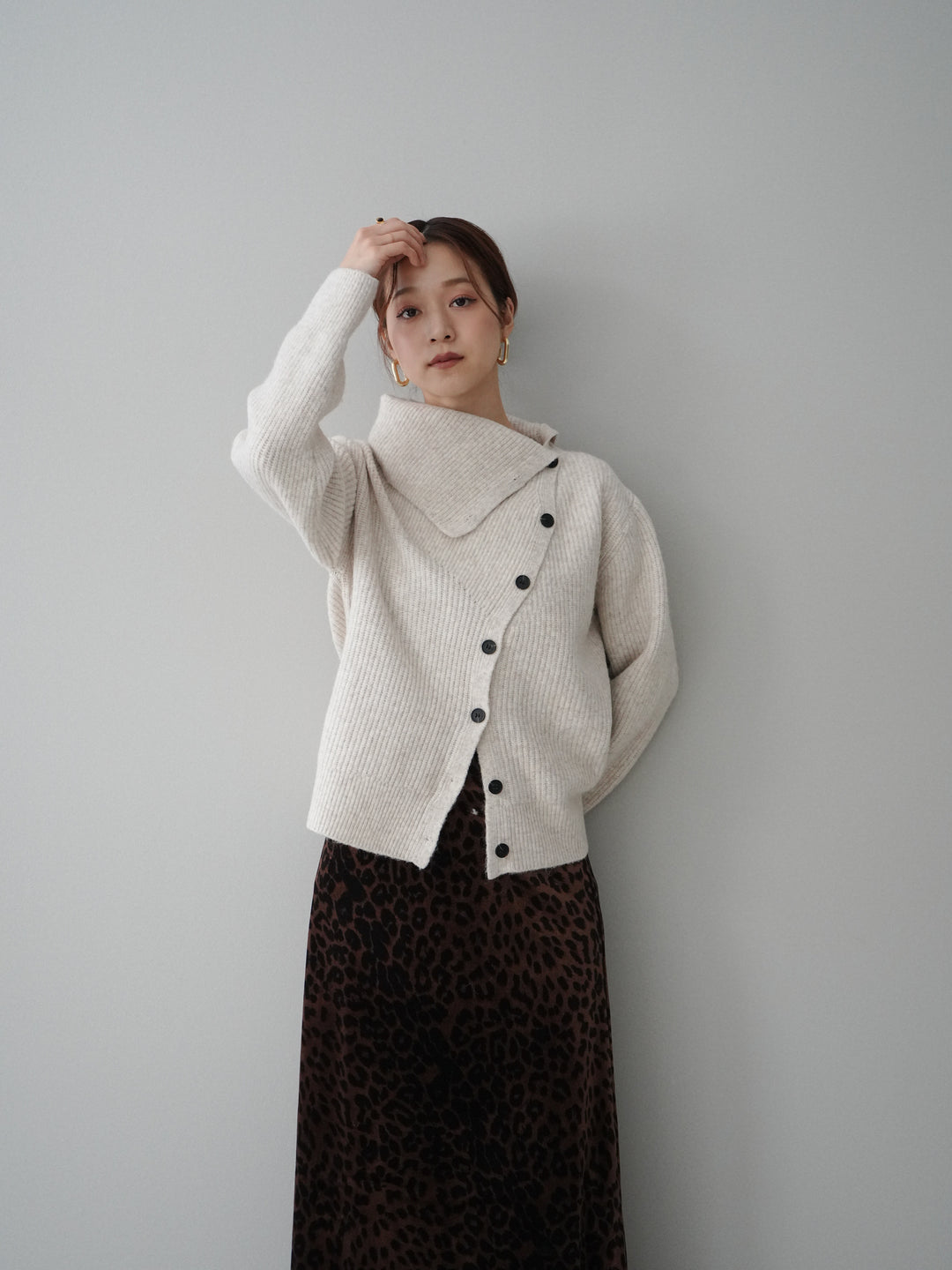 [SET]ハイネックデザインボタンニットカーディガン+レオパードベロアナロースカート(2set)