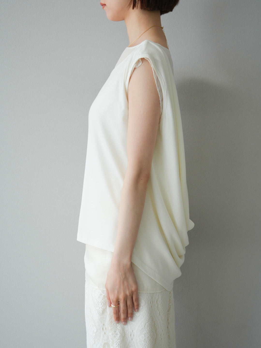 [預訂] 雙向透視多層垂墜上衣/象牙色