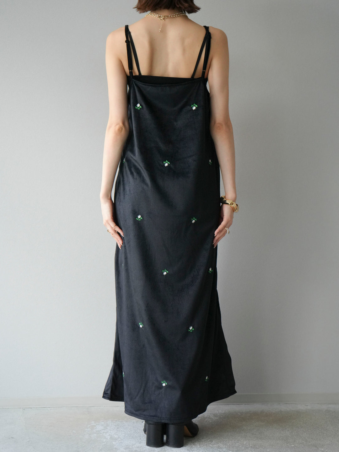 [予約]フラワー刺繍ベロアキャミワンピース/ブラック