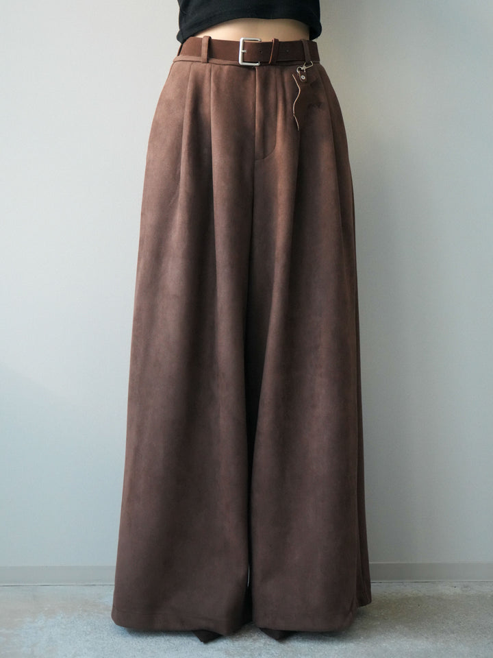 [予約]モチーフベルト付スエードタックワイドパンツ/brown