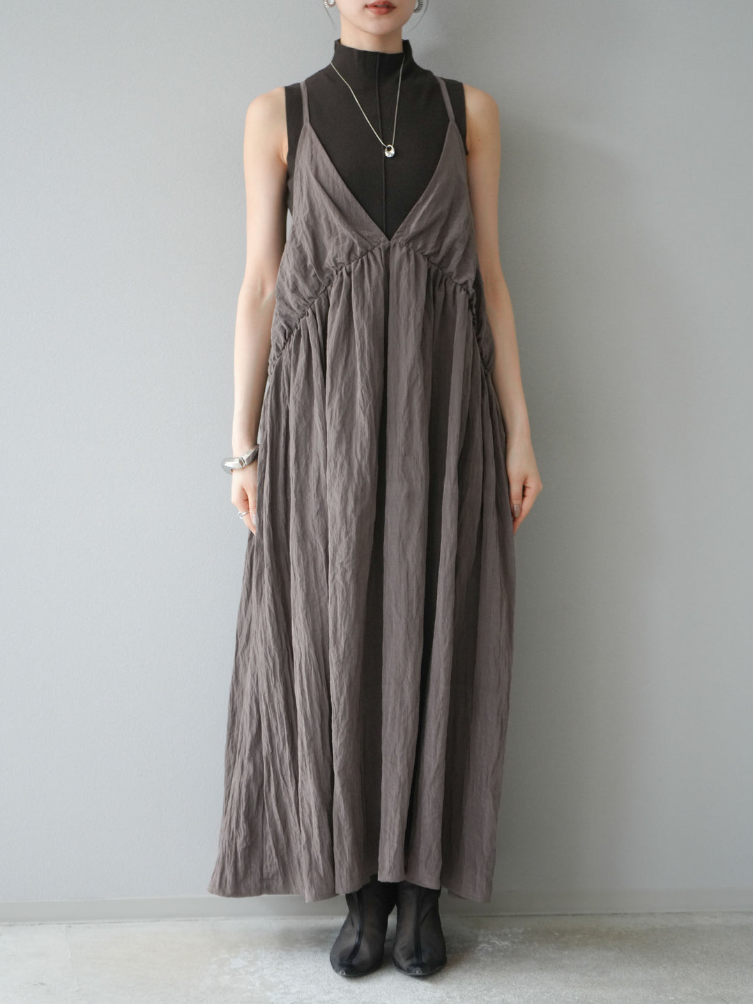 [予約]シボ加工シャイニーキャミワンピース/ブラウン