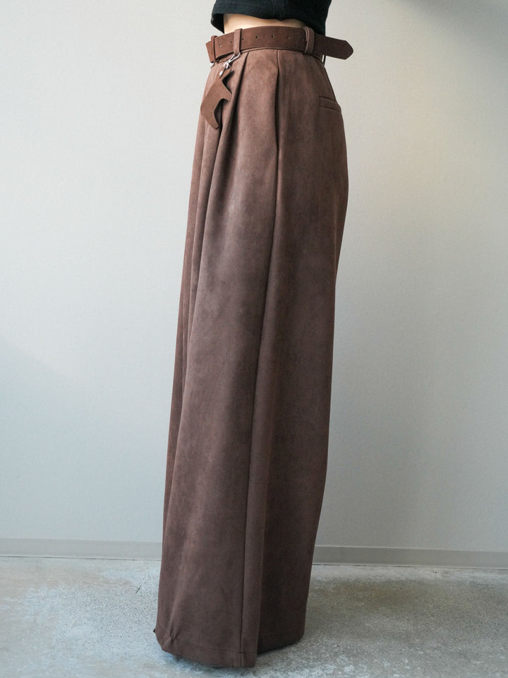 [予約]モチーフベルト付スエードタックワイドパンツ/brown