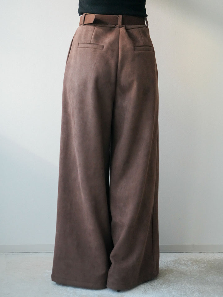 [予約]モチーフベルト付スエードタックワイドパンツ/brown