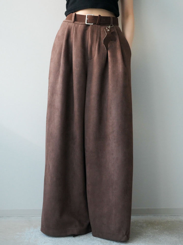 [予約]モチーフベルト付スエードタックワイドパンツ/brown