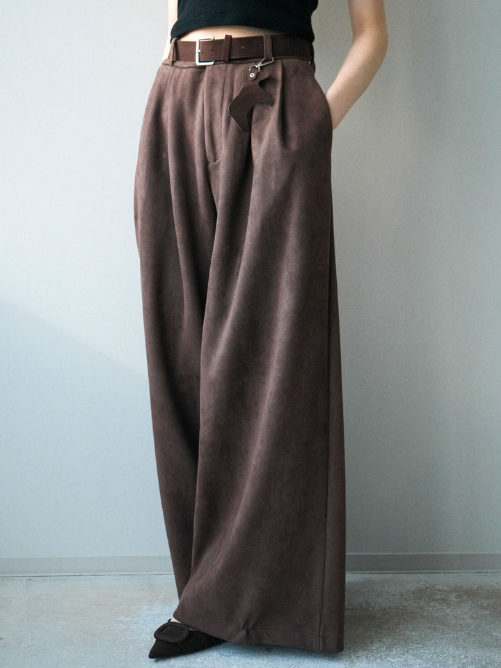 [予約]モチーフベルト付スエードタックワイドパンツ/brown