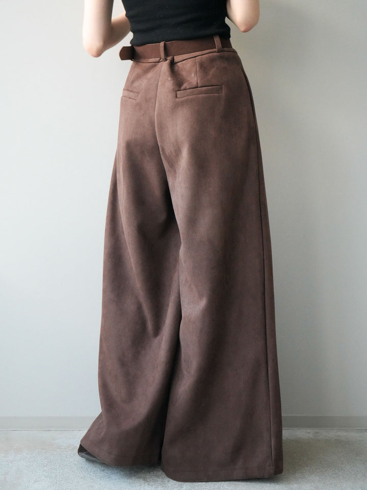 [予約]モチーフベルト付スエードタックワイドパンツ/brown