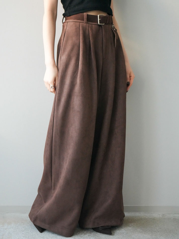 [予約]モチーフベルト付スエードタックワイドパンツ/brown