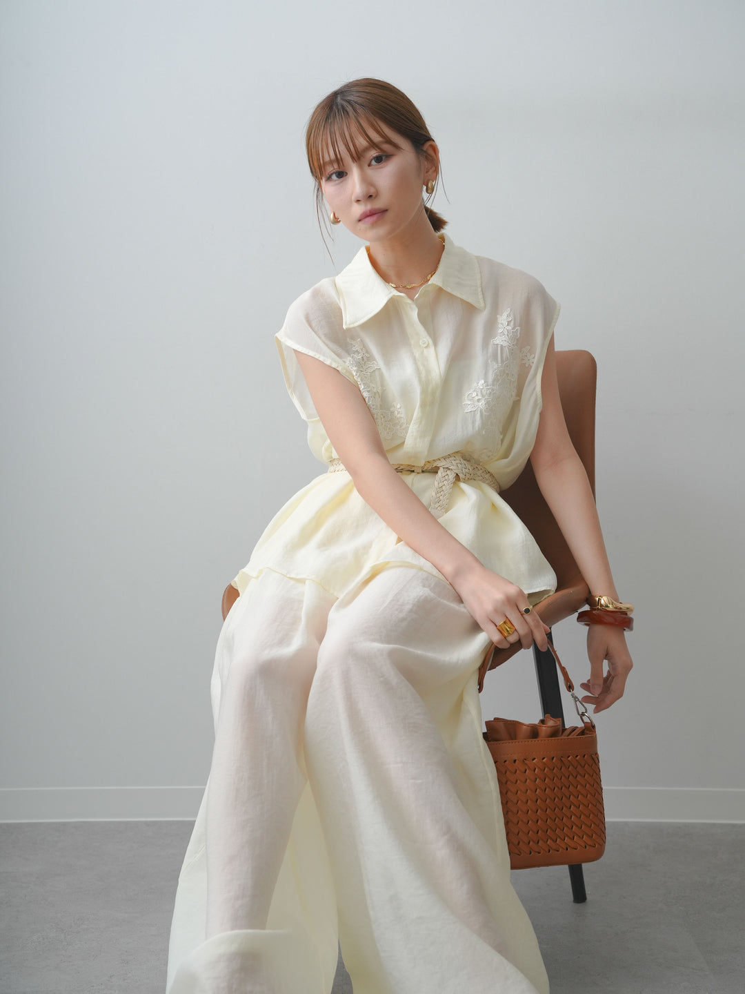 [SET]ベルト付フラワーレースシアーノースリシャツ＆タックワイドパンツSET UP