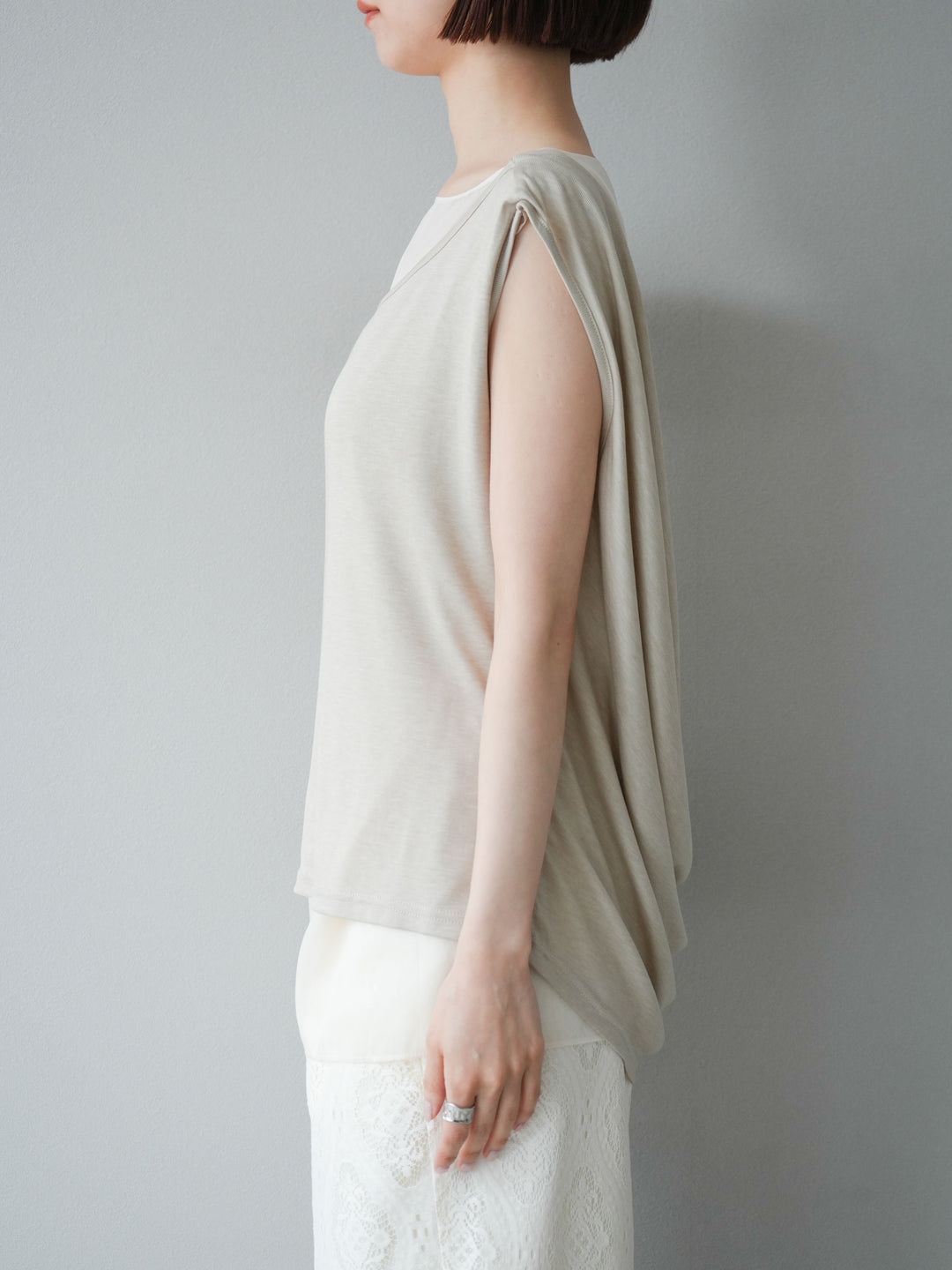 [預訂] 雙向透視層疊垂墜上衣/米色