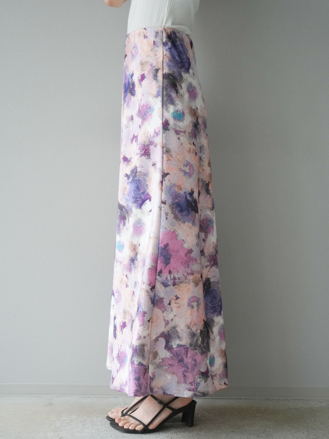 [予約]ニュアンスフラワーサテンスカート/パープル