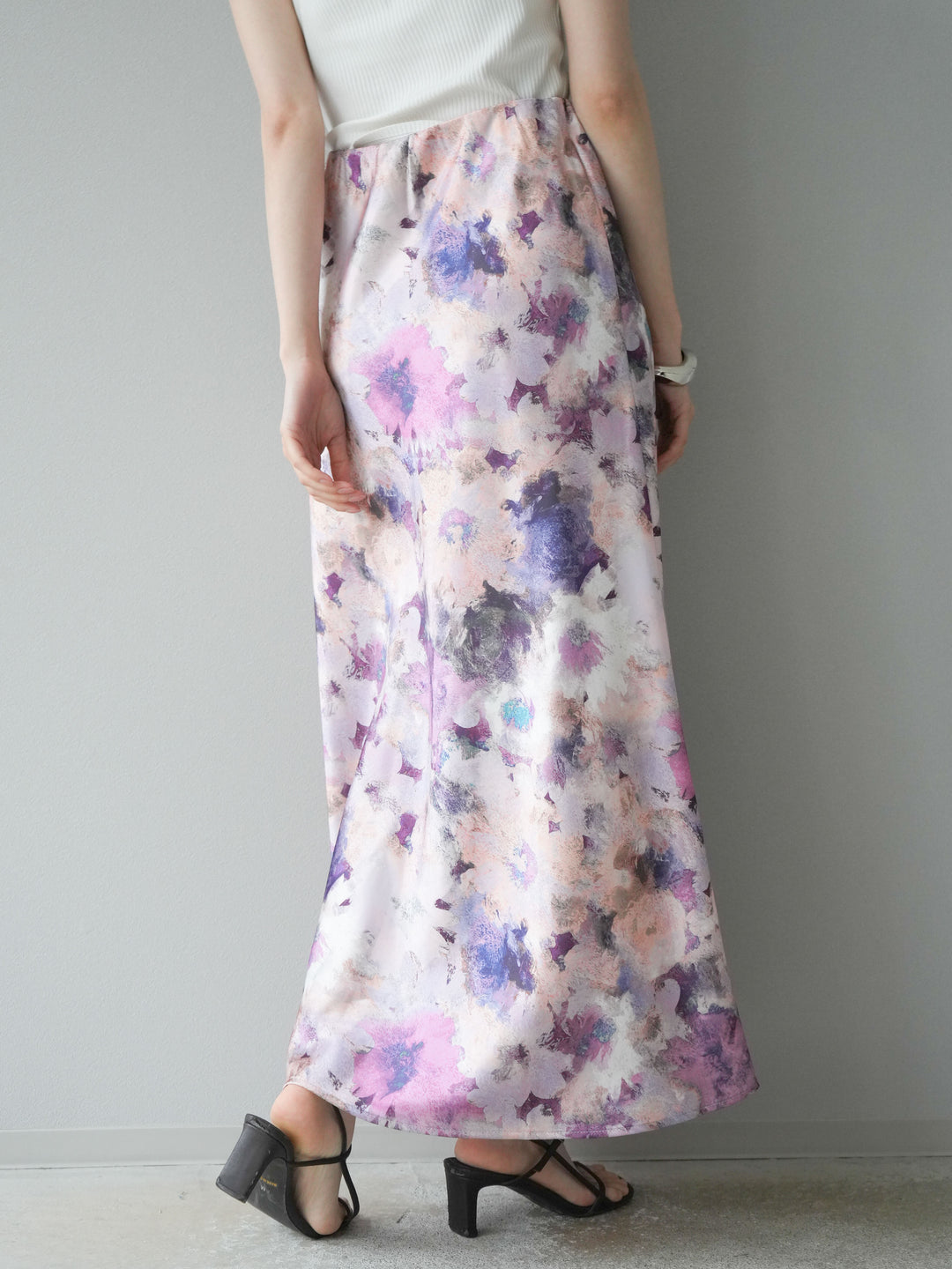 [予約]ニュアンスフラワーサテンスカート/パープル
