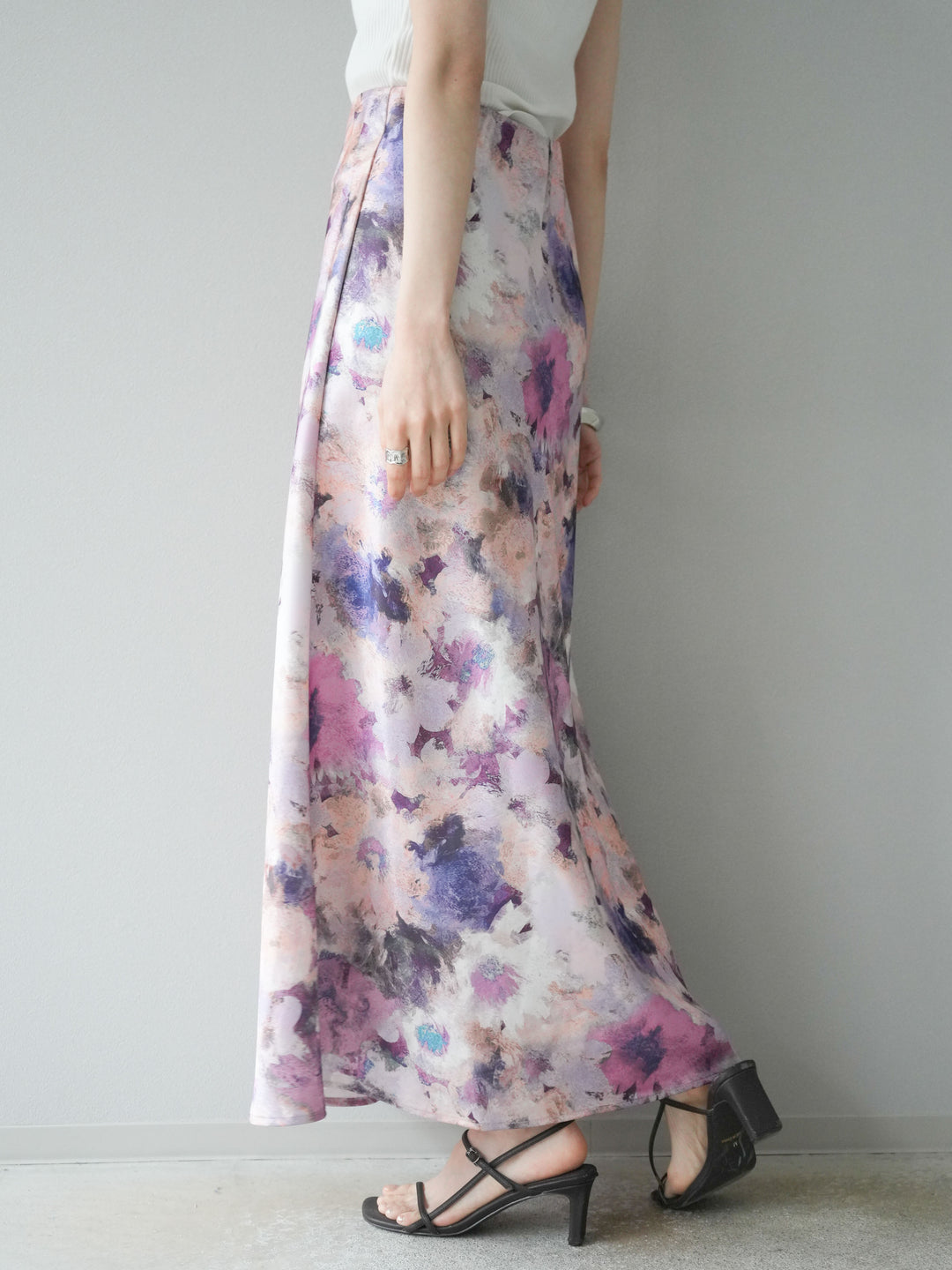 [予約]ニュアンスフラワーサテンスカート/パープル