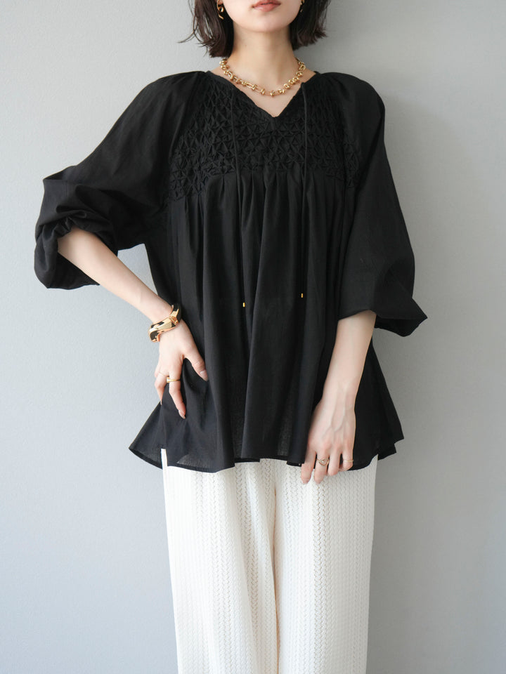 [予約]インド製キャンブリックボイル スモッキングブラウス/ブラック