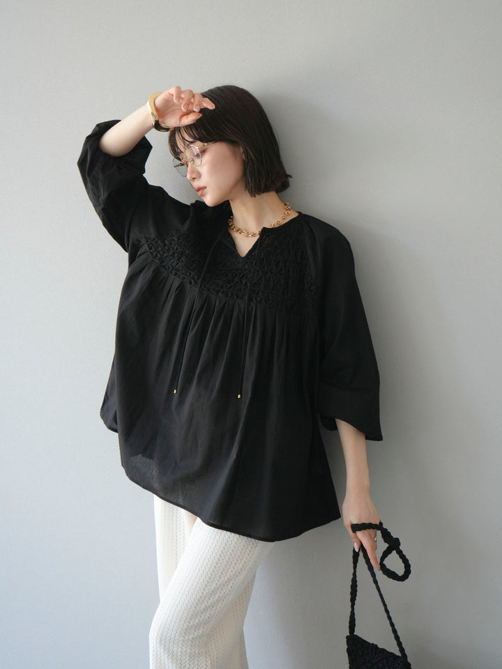 [予約]インド製キャンブリックボイル スモッキングブラウス/ブラック