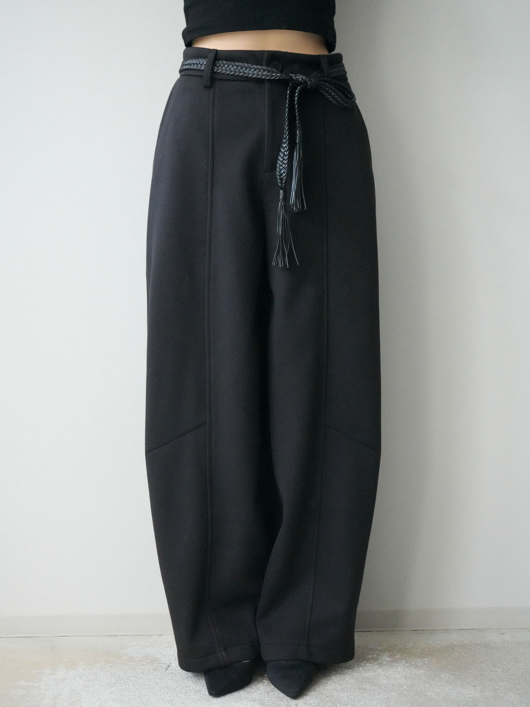 [予約]ベルト付裏起毛センターシームカーブパンツ/black