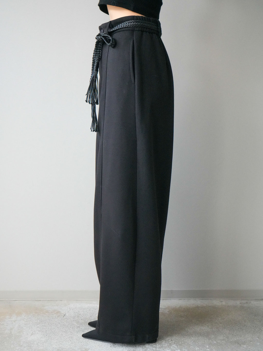 [予約]ベルト付裏起毛センターシームカーブパンツ/black