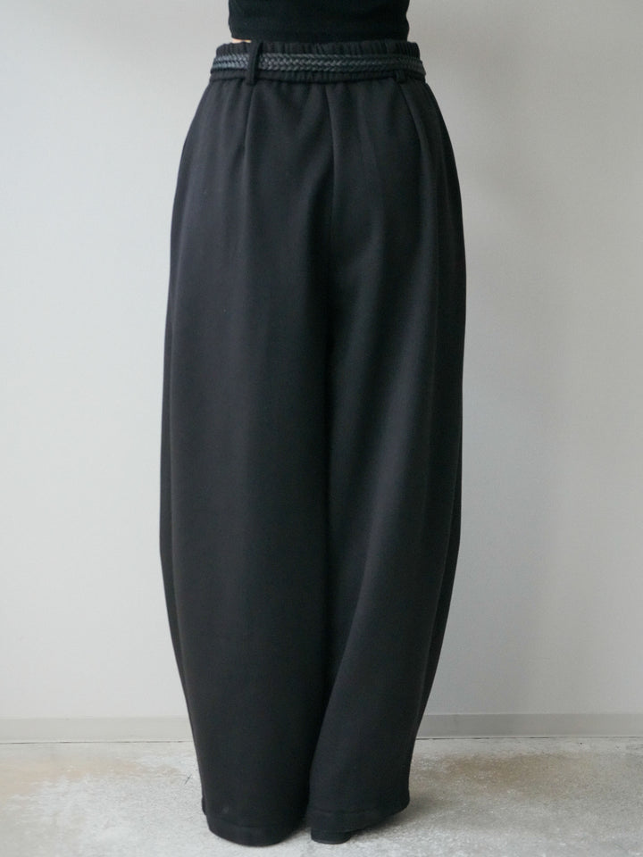 [予約]ベルト付裏起毛センターシームカーブパンツ/black