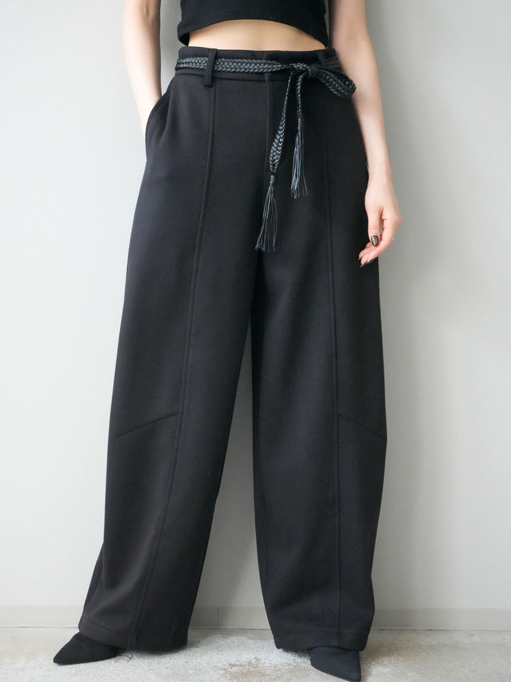 [予約]ベルト付裏起毛センターシームカーブパンツ/black