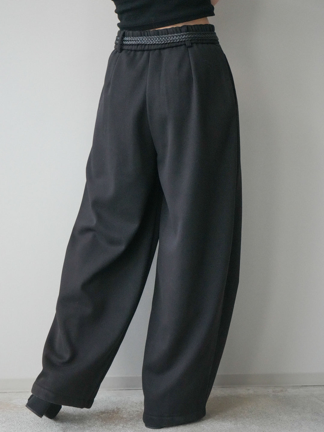 [予約]ベルト付裏起毛センターシームカーブパンツ/black
