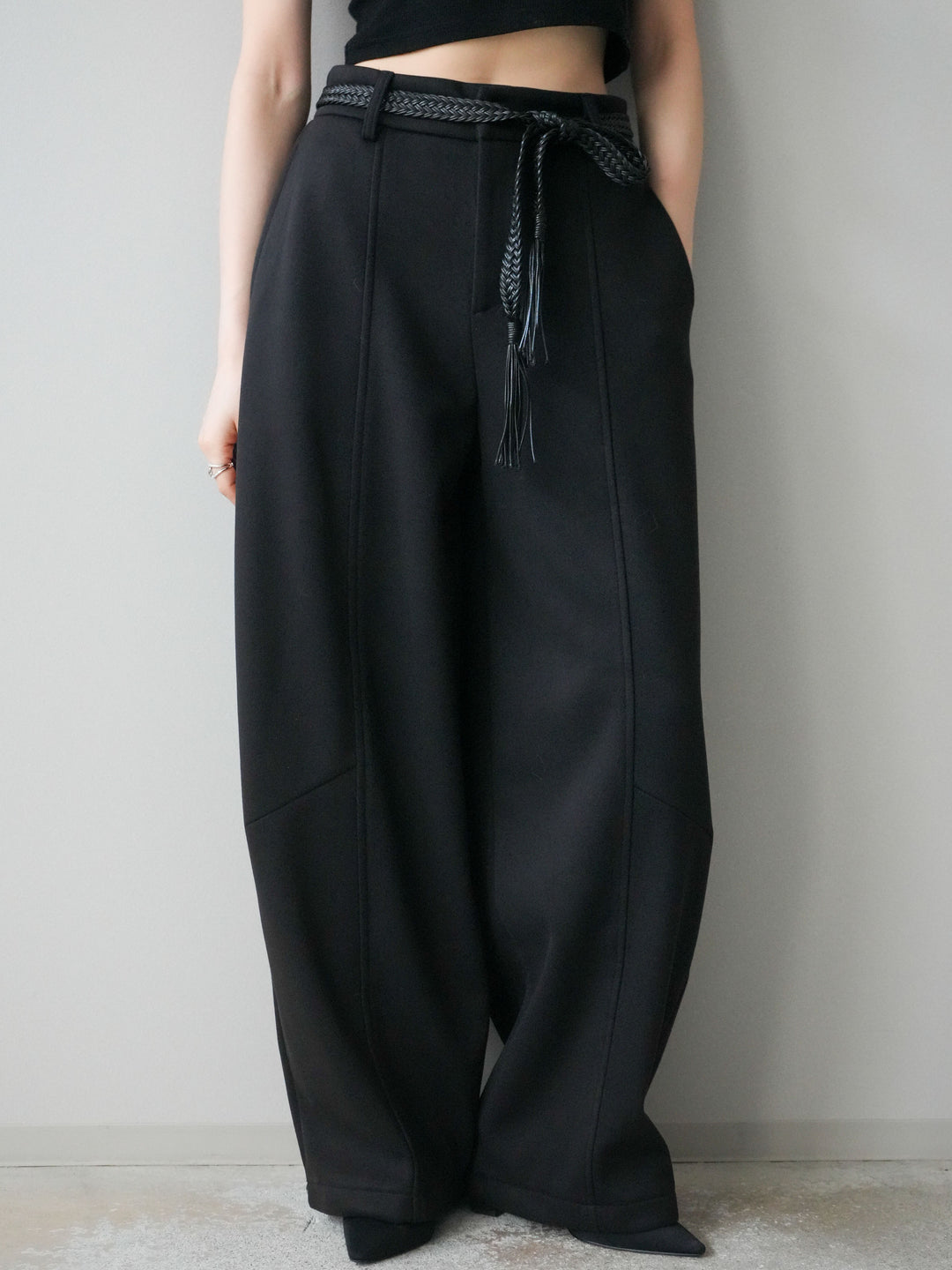 [予約]ベルト付裏起毛センターシームカーブパンツ/black
