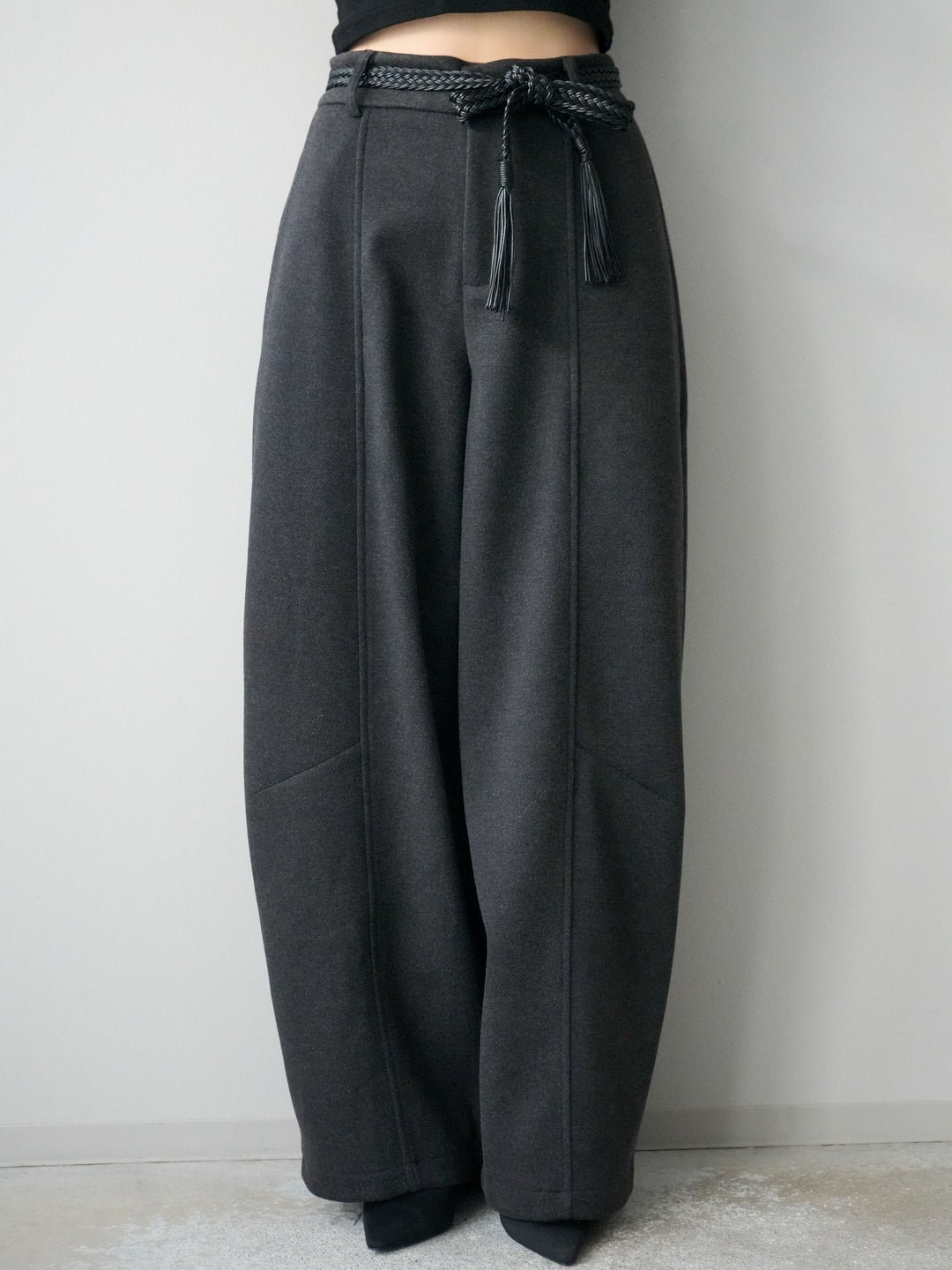 [予約]ベルト付裏起毛センターシームカーブパンツ/charcoal