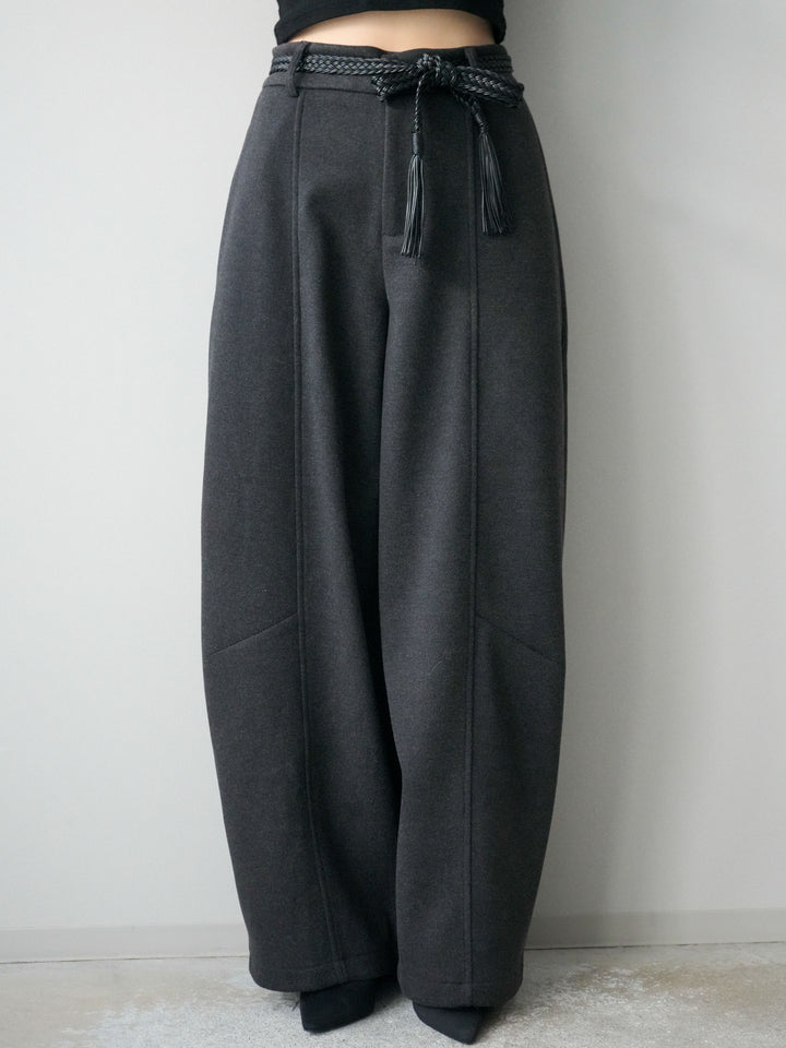 [予約]ベルト付裏起毛センターシームカーブパンツ/charcoal