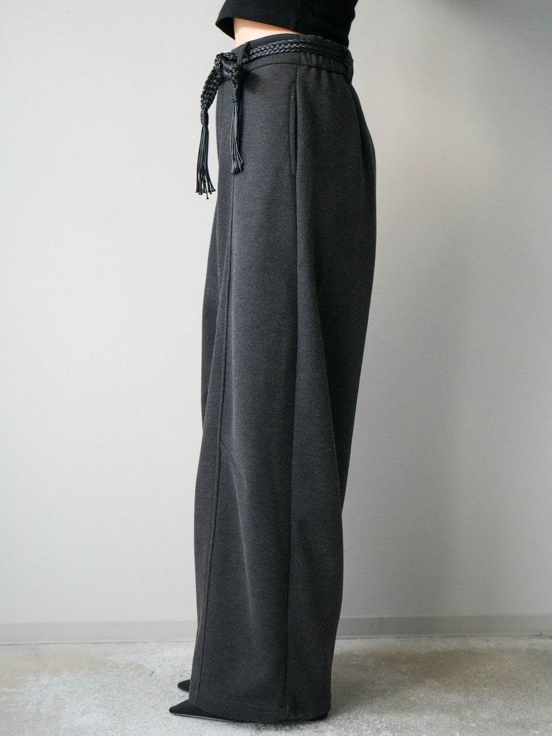 [予約]ベルト付裏起毛センターシームカーブパンツ/charcoal