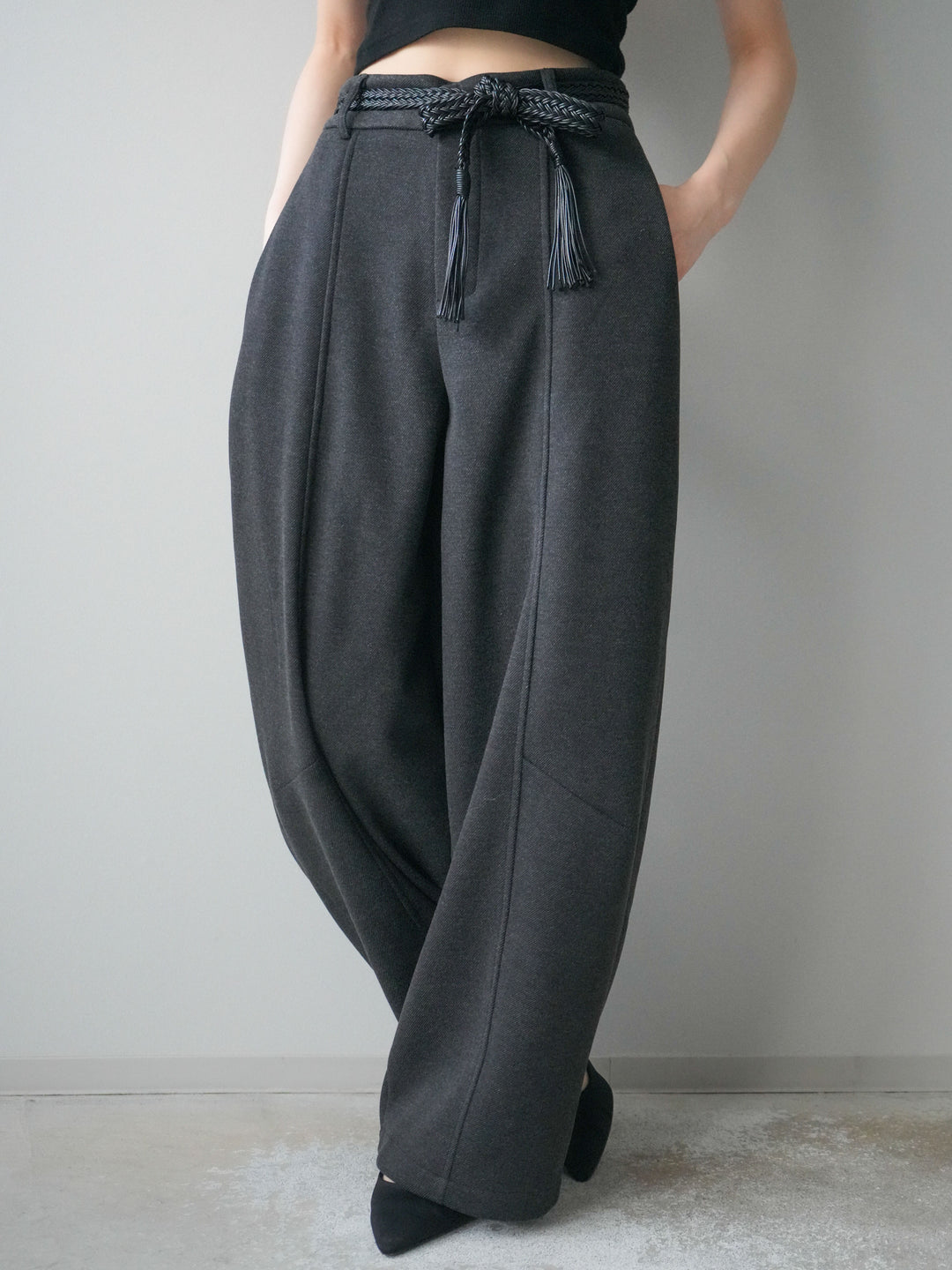 [予約]ベルト付裏起毛センターシームカーブパンツ/charcoal