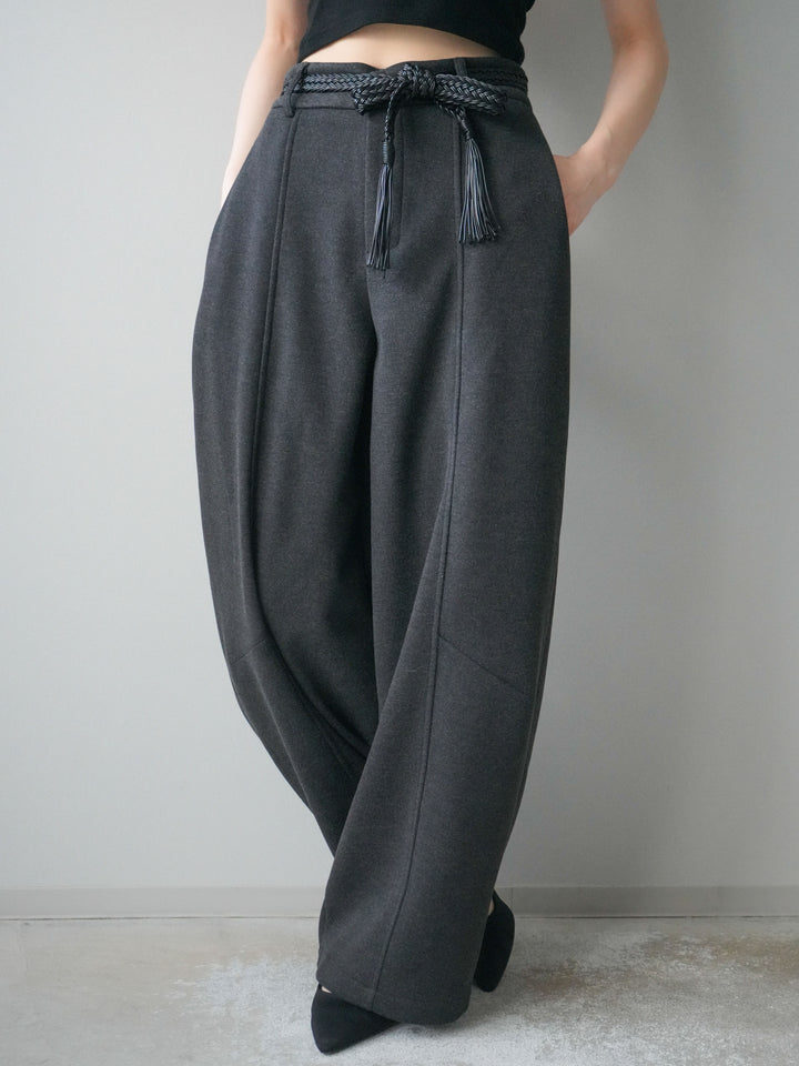 [予約]ベルト付裏起毛センターシームカーブパンツ/charcoal