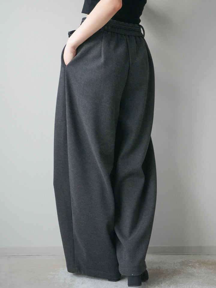 [予約]ベルト付裏起毛センターシームカーブパンツ/charcoal