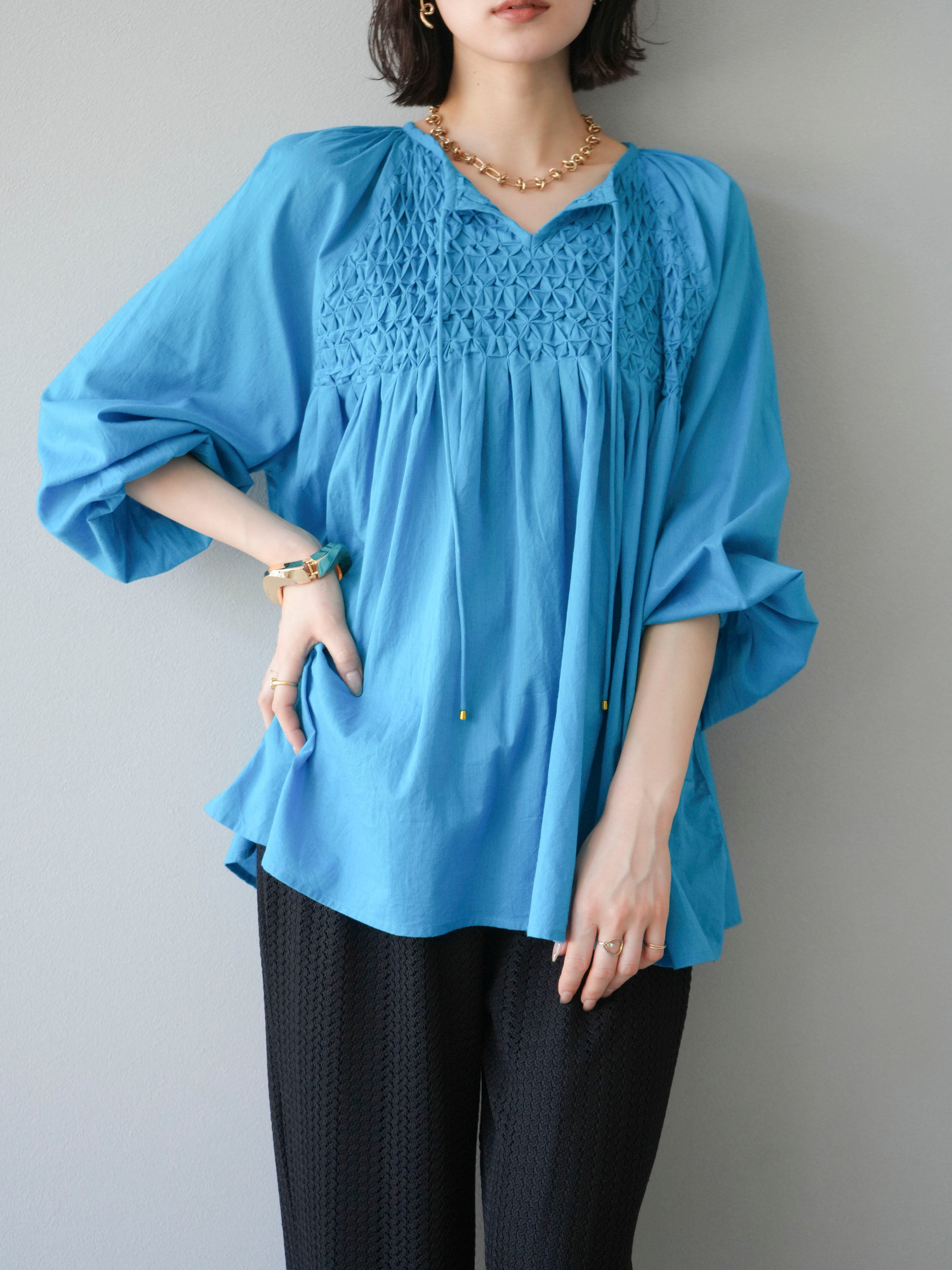 予約]インド製キャンブリックボイル スモッキングブラウス/ブルー – Lumier