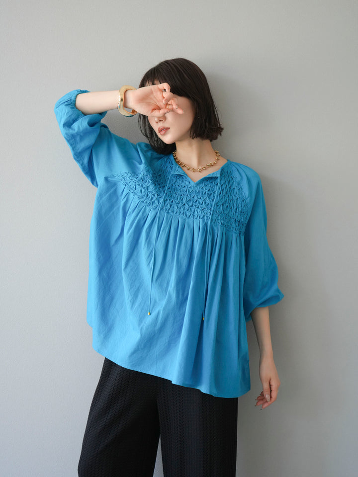 [予約]インド製キャンブリックボイル スモッキングブラウス/ブルー
