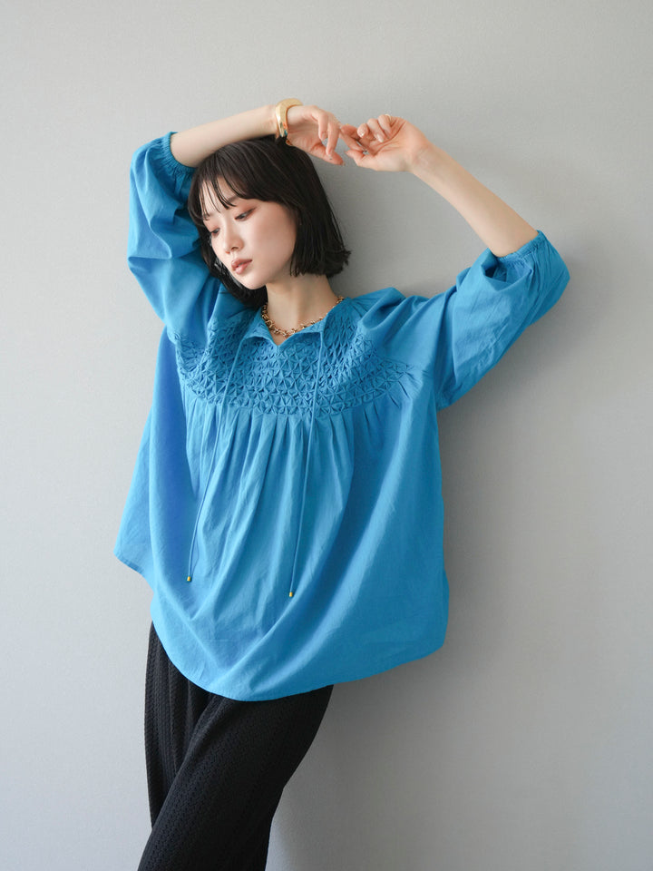 [予約]インド製キャンブリックボイル スモッキングブラウス/ブルー