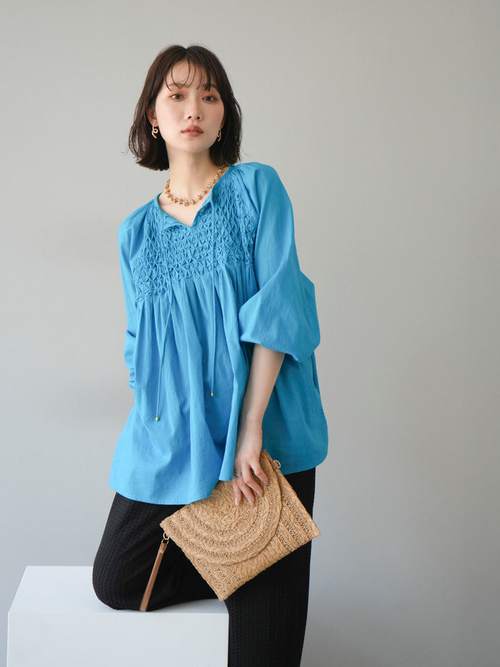 [予約]インド製キャンブリックボイル スモッキングブラウス/ブルー
