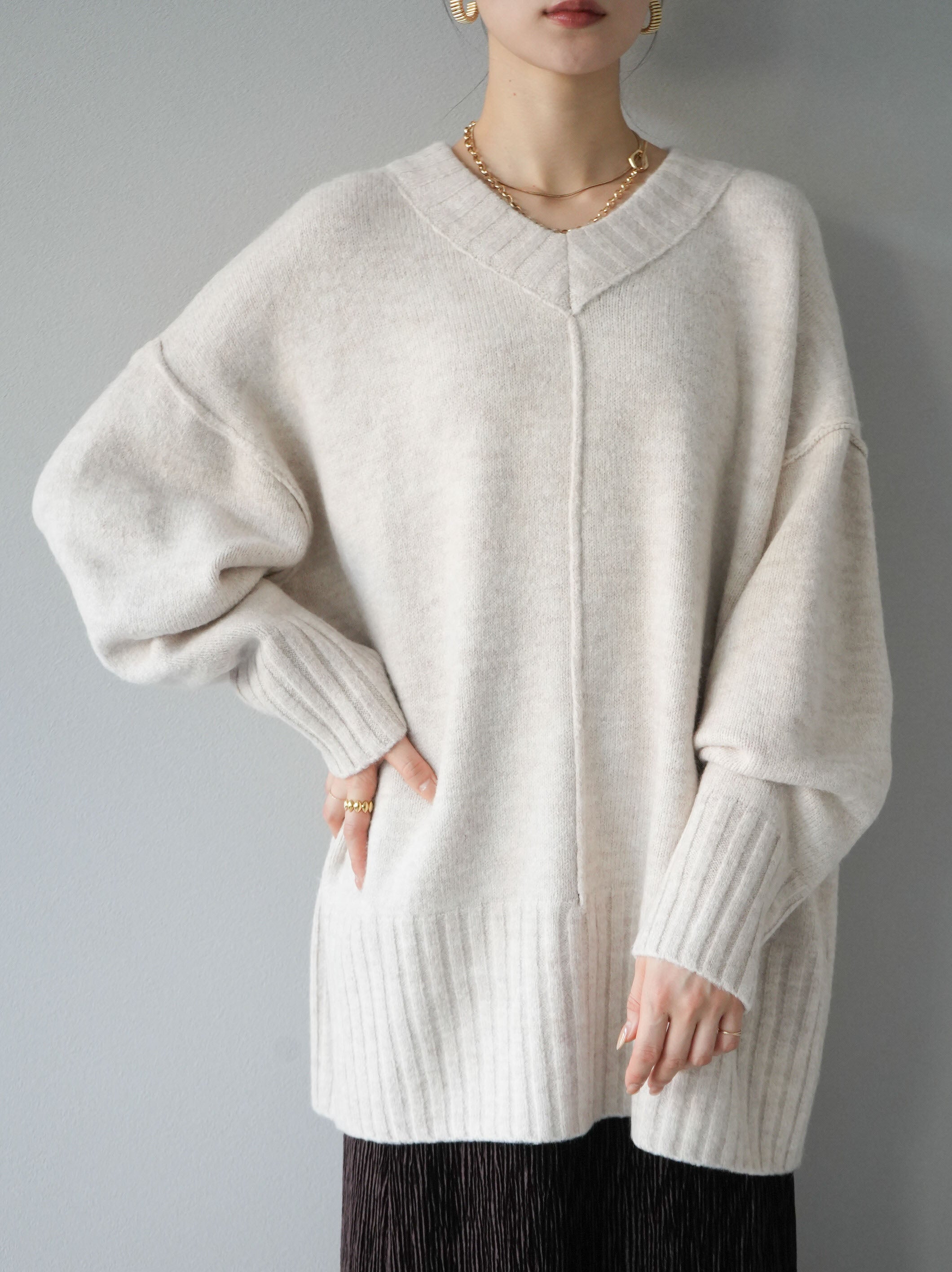 予約]もちもちリンキングVネックニット/オートミール – Lumier