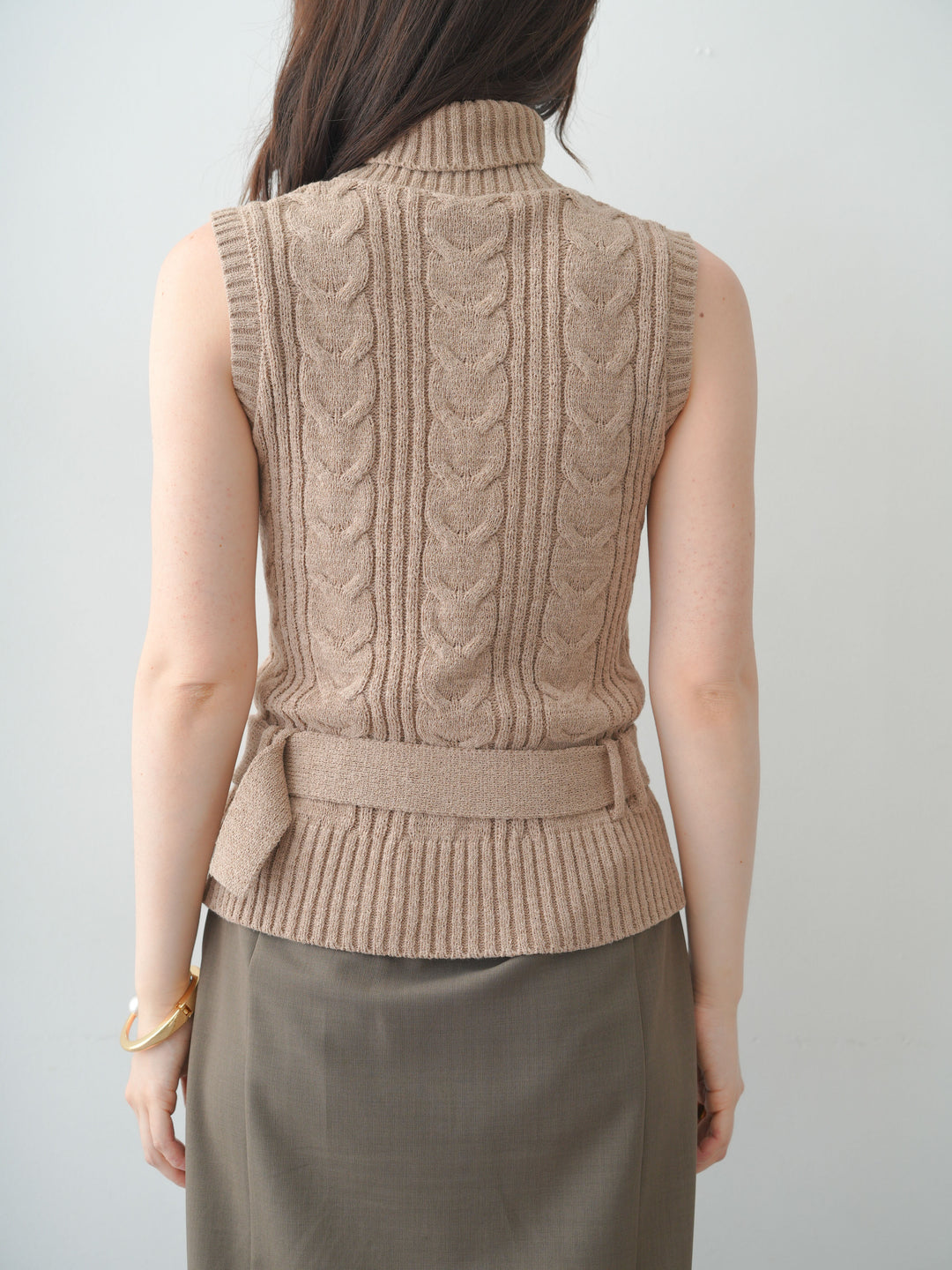 [予約]ベルト付ケーブルノースリニットトップス/beige