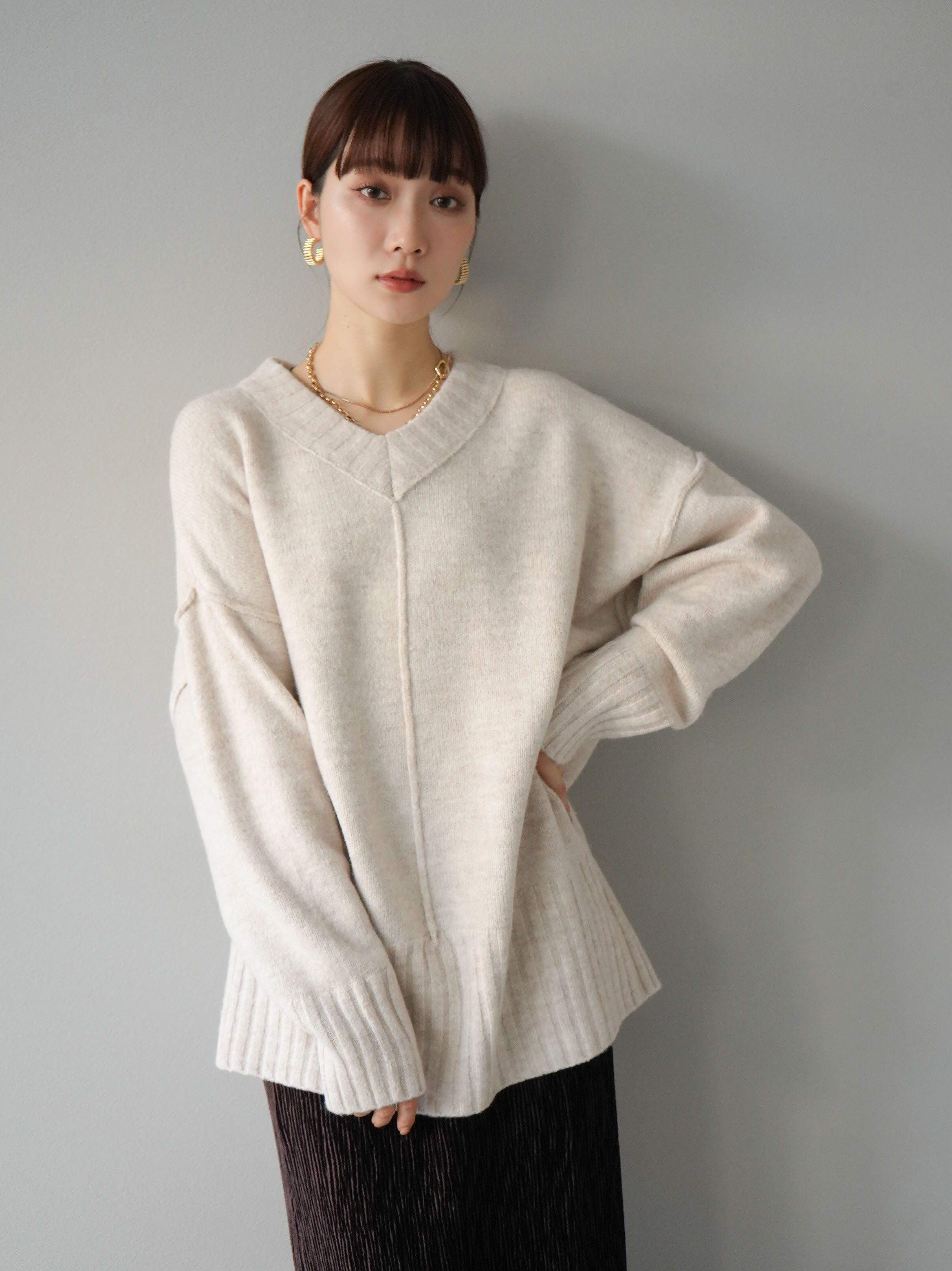 予約]もちもちリンキングVネックニット/オートミール – Lumier