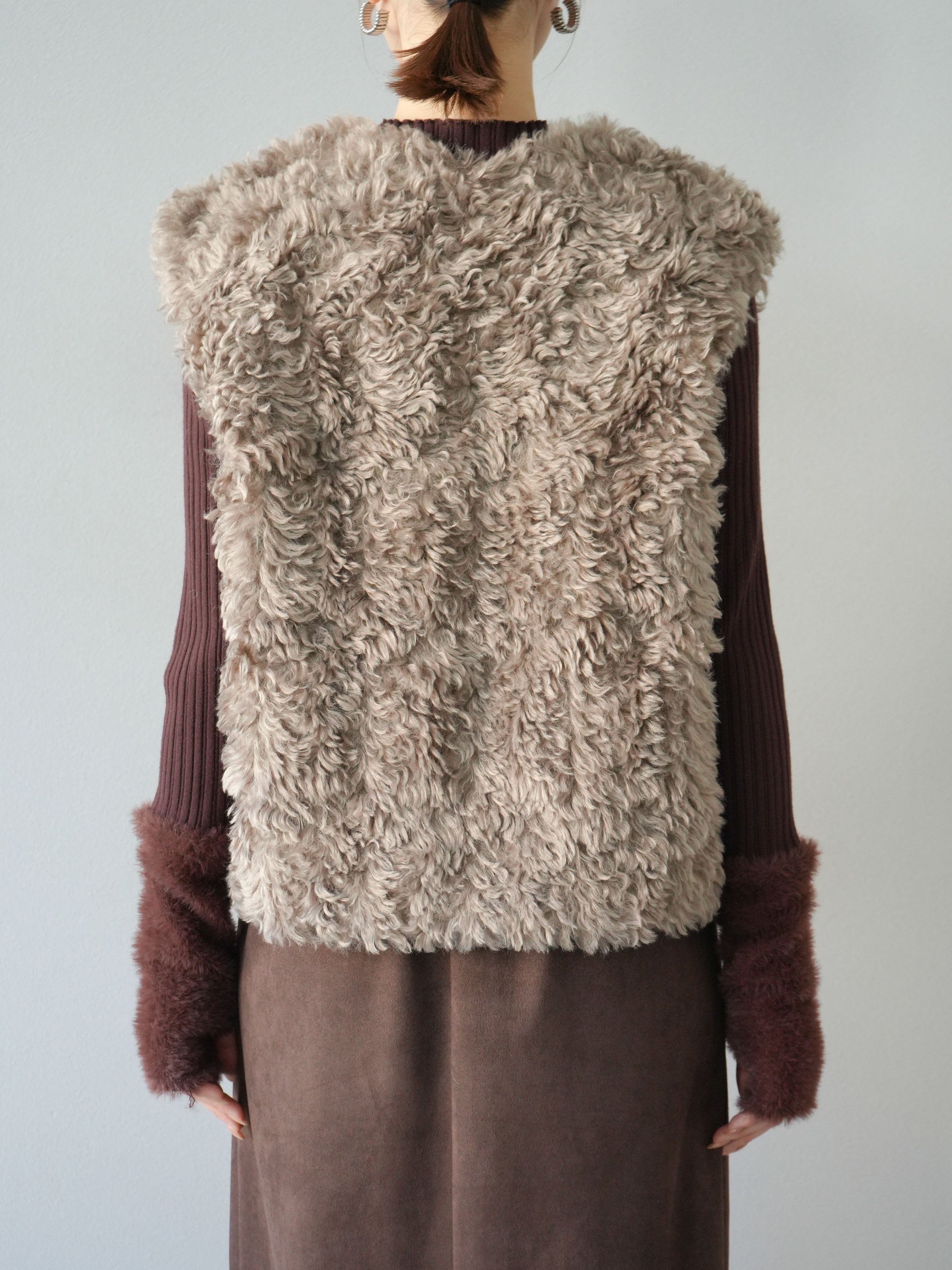 予約]プードルファーショートベスト/モカ – Lumier