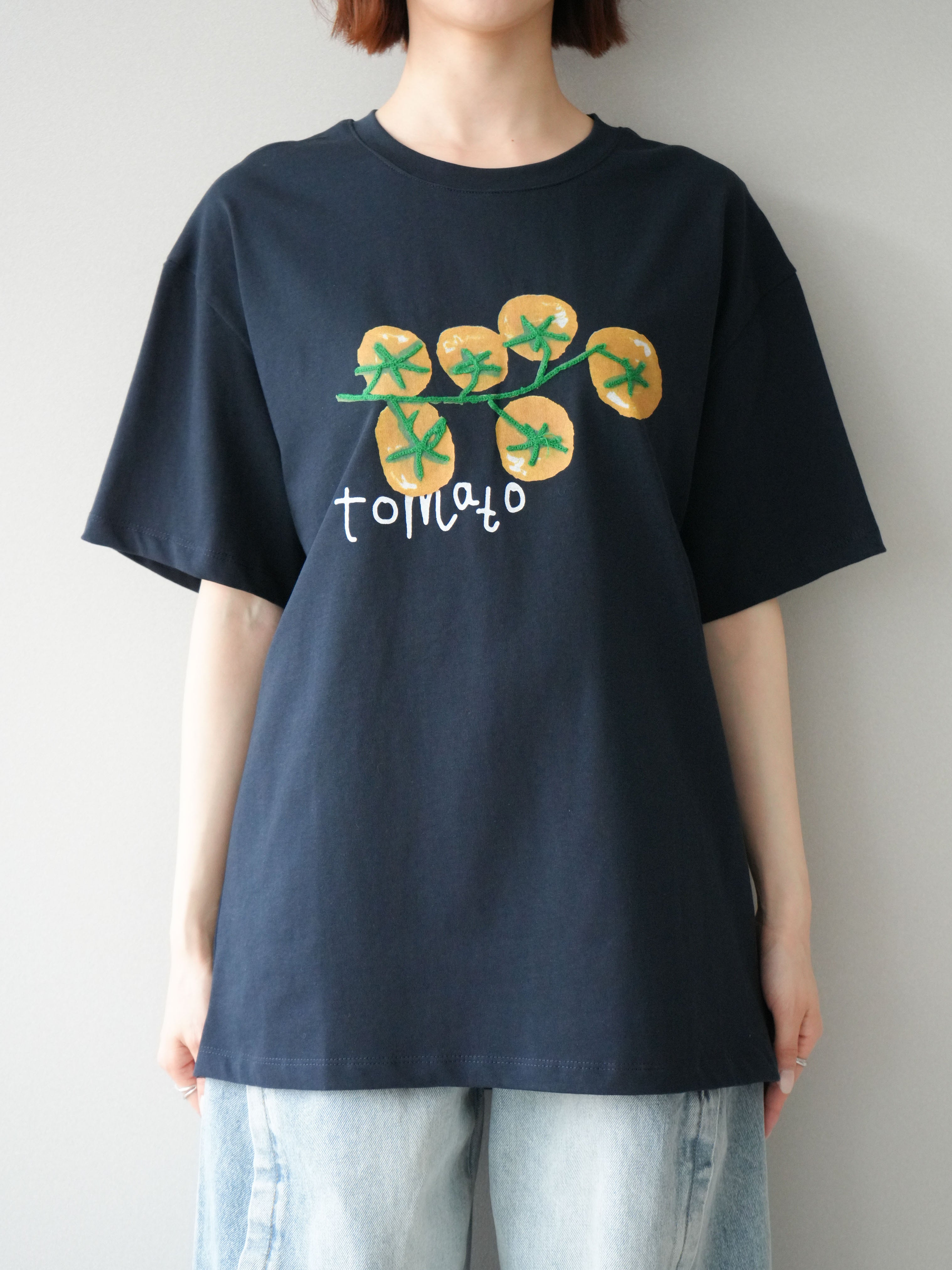 予約]トマト刺繍TEE/navy – Lumier